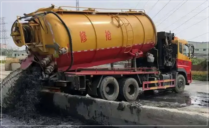 钢城区污水池清理